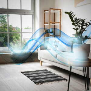 Pokój z ustawioną sofą, dywanem oraz graficznie przedstawionym powietrzem wpadającym do środka przez otwarte okno